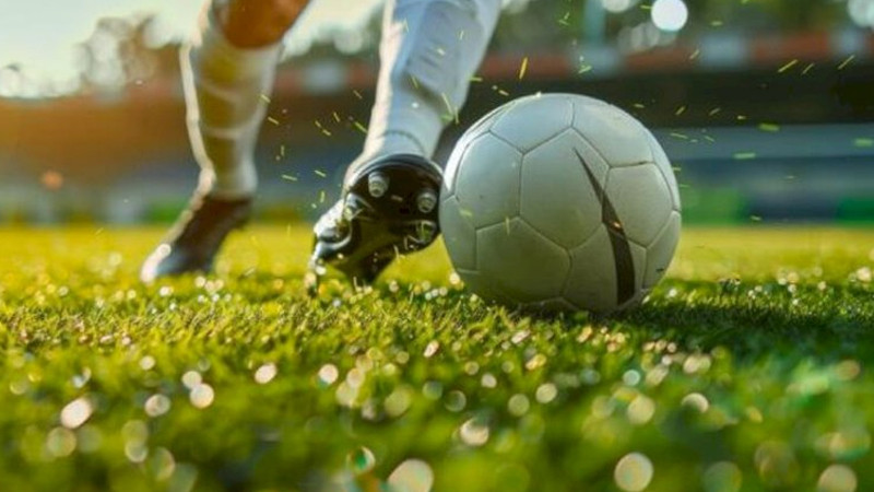 Oyun zamanı futbolçunu ildırım vuraraq öldürdü