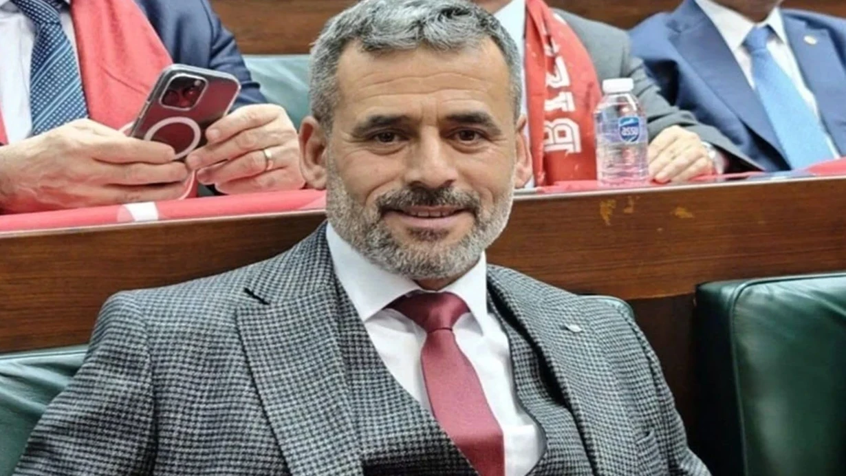 Bələdiyyə sədrinə bıçaqlı hücum – Oğlu yaralandı
