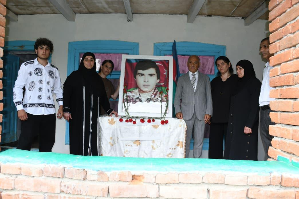 Araz Əhmədov şəhid məzarlarını ziyarət etdi - FOTOLAR