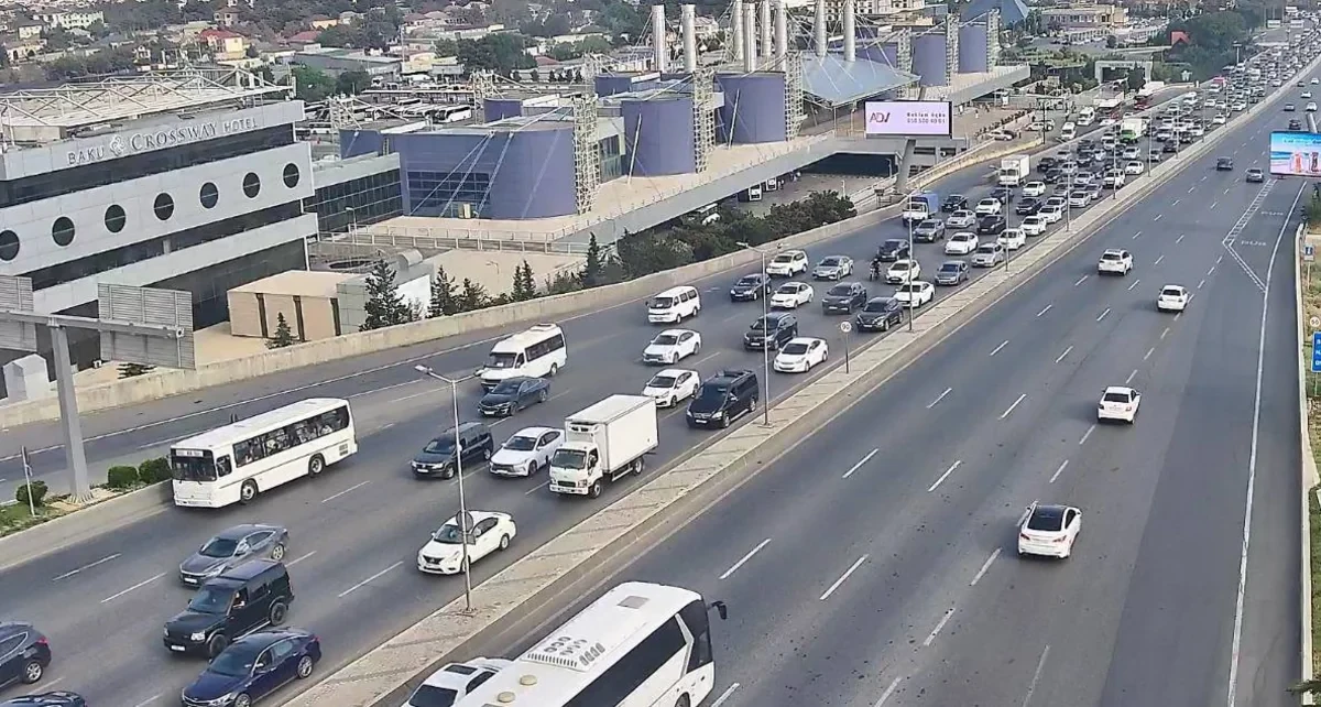 Paytaxtın bəzi küçələrində sıxlıq var