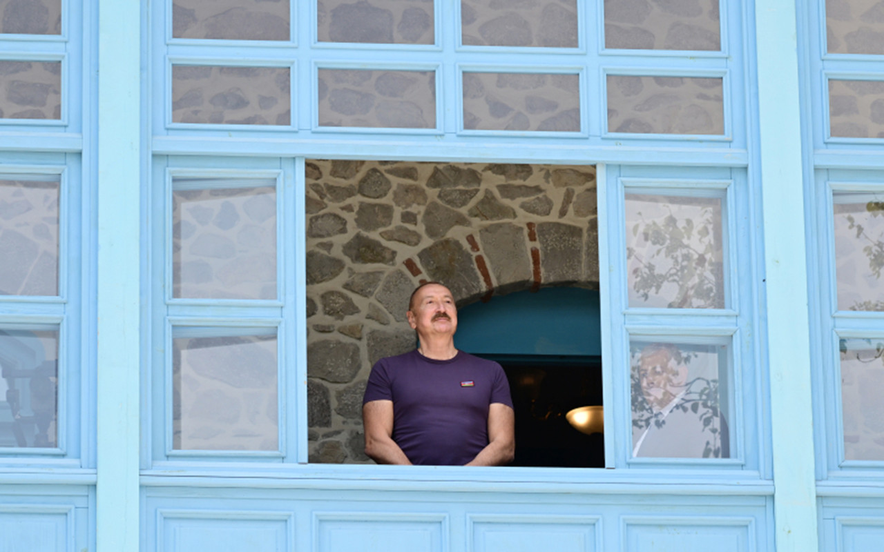 Prezident “Sadıqcanın evi”ndə - FOTOLAR