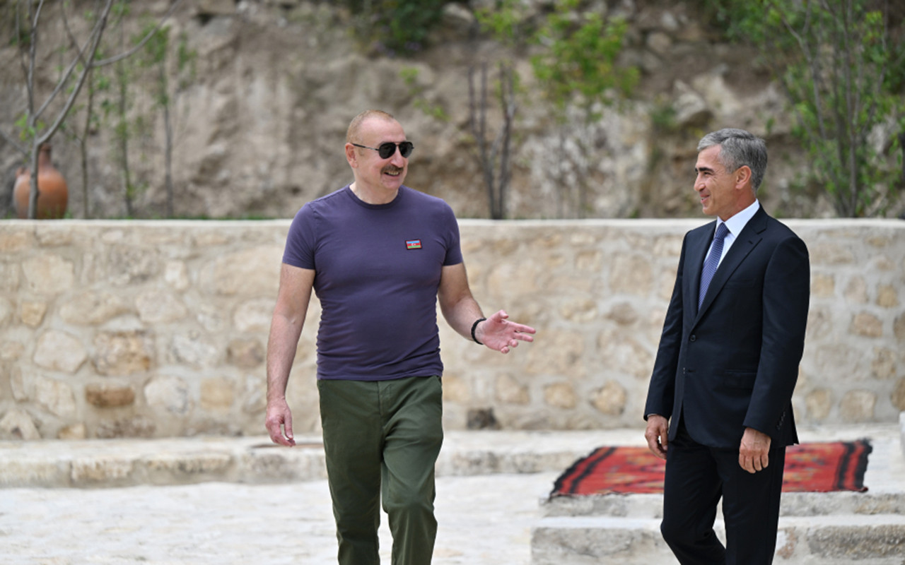 Prezident “Yasəmən” hotelin yeni korpuslarını gəzdi - FOTOLAR