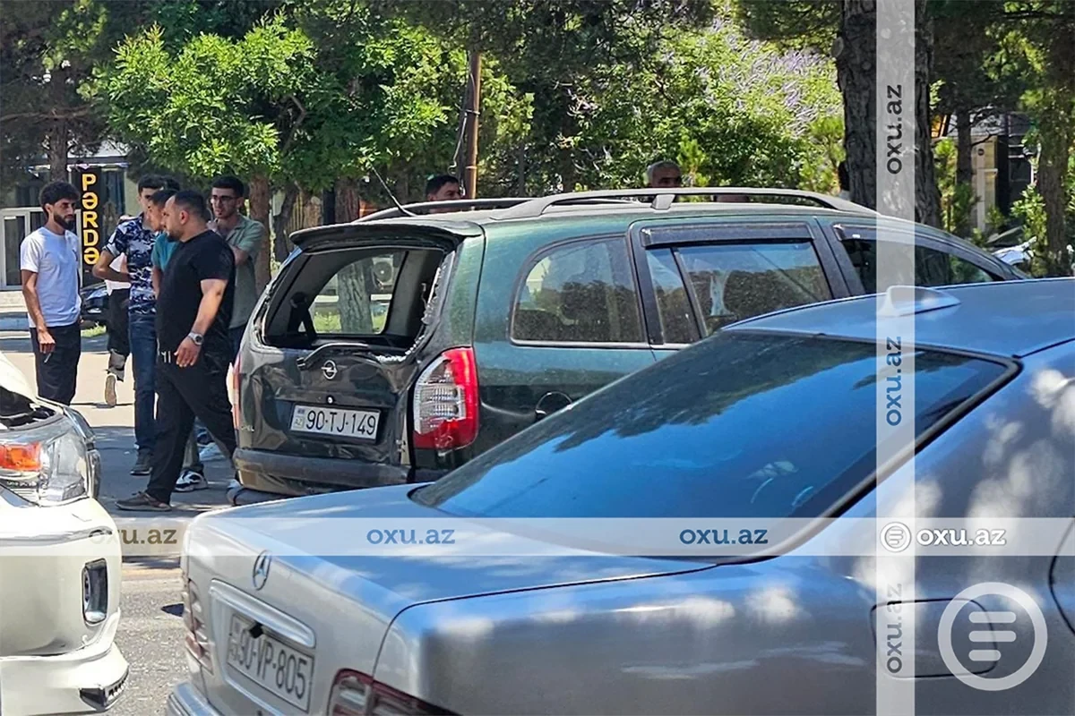Sumqayıtda maşın əvvəl piyadanı, daha sonra digər maşını vurdu - FOTO