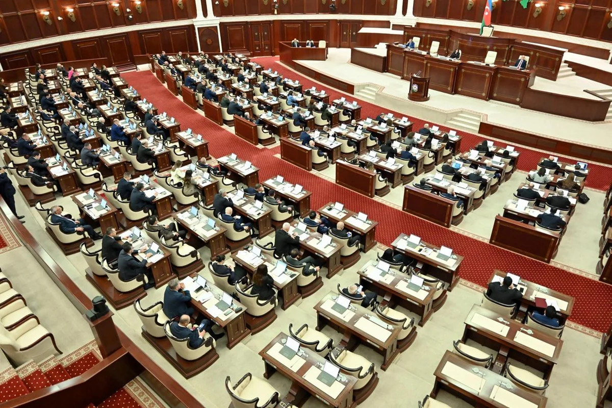 Deputatlar tətilə çıxdılar