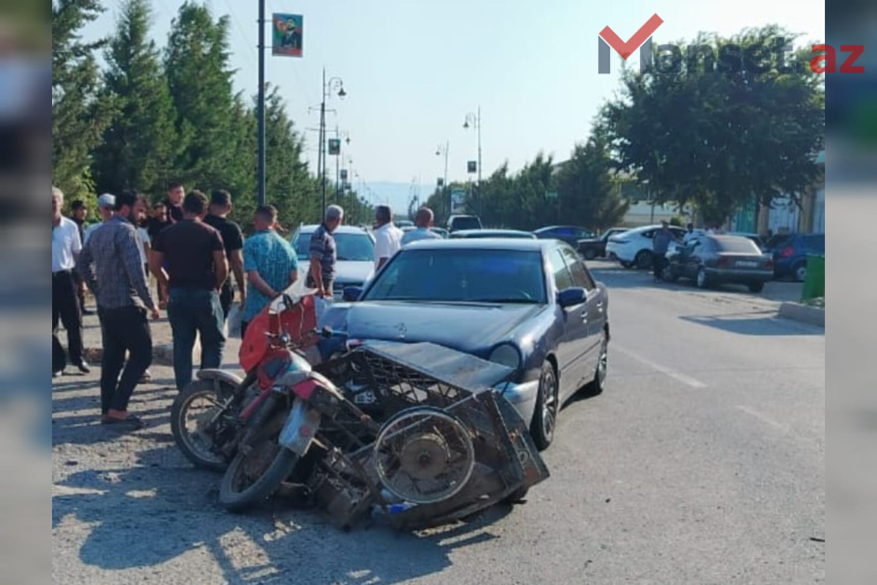 “Mercedes” motosikletlə toqquşdu -&nbsp;Sürücü yaralandı