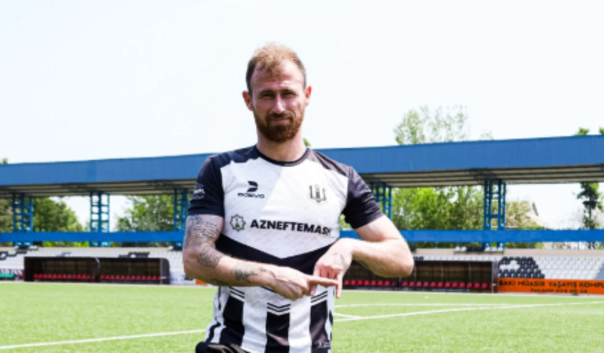 \"Karvan-Yevlax\" sabiq futbolçusunu heyətinə qatdı