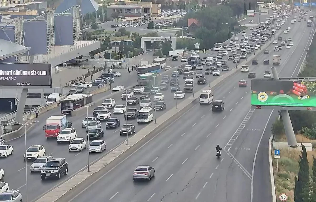 Paytaxtın bəzi küçələrində sıxlıq var