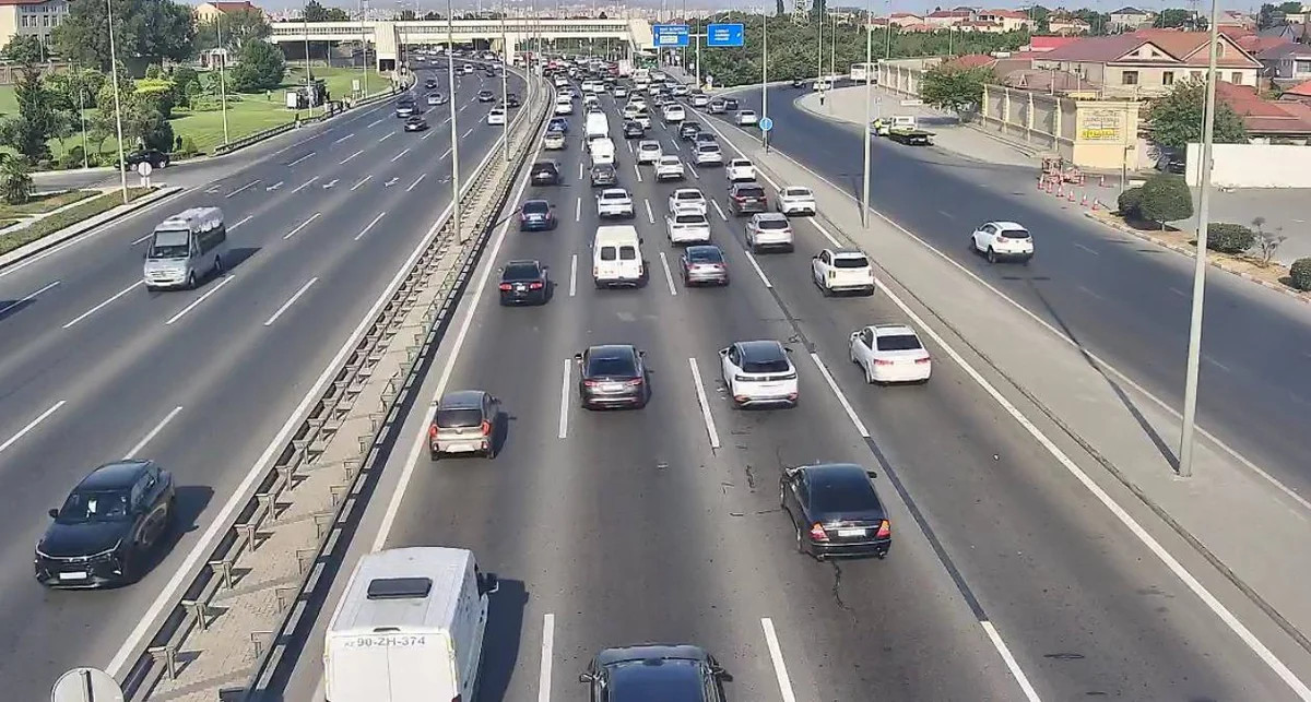 Paytaxtın bu küçələrində sıxlıq var