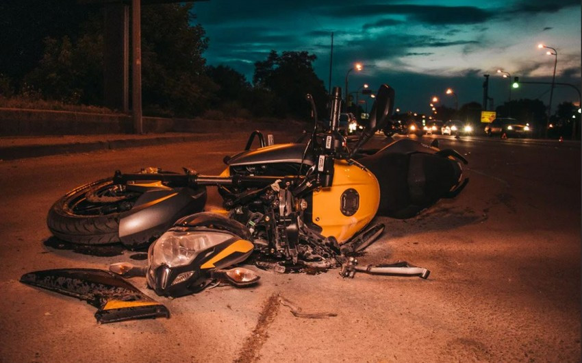 Gəncədə baba və nəvəsini moped vurdu