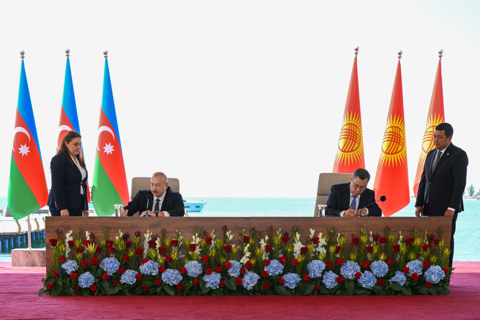 Azərbaycan ilə Qırğızıstan arasında sənədlər mübadilə edildi - FOTOLAR