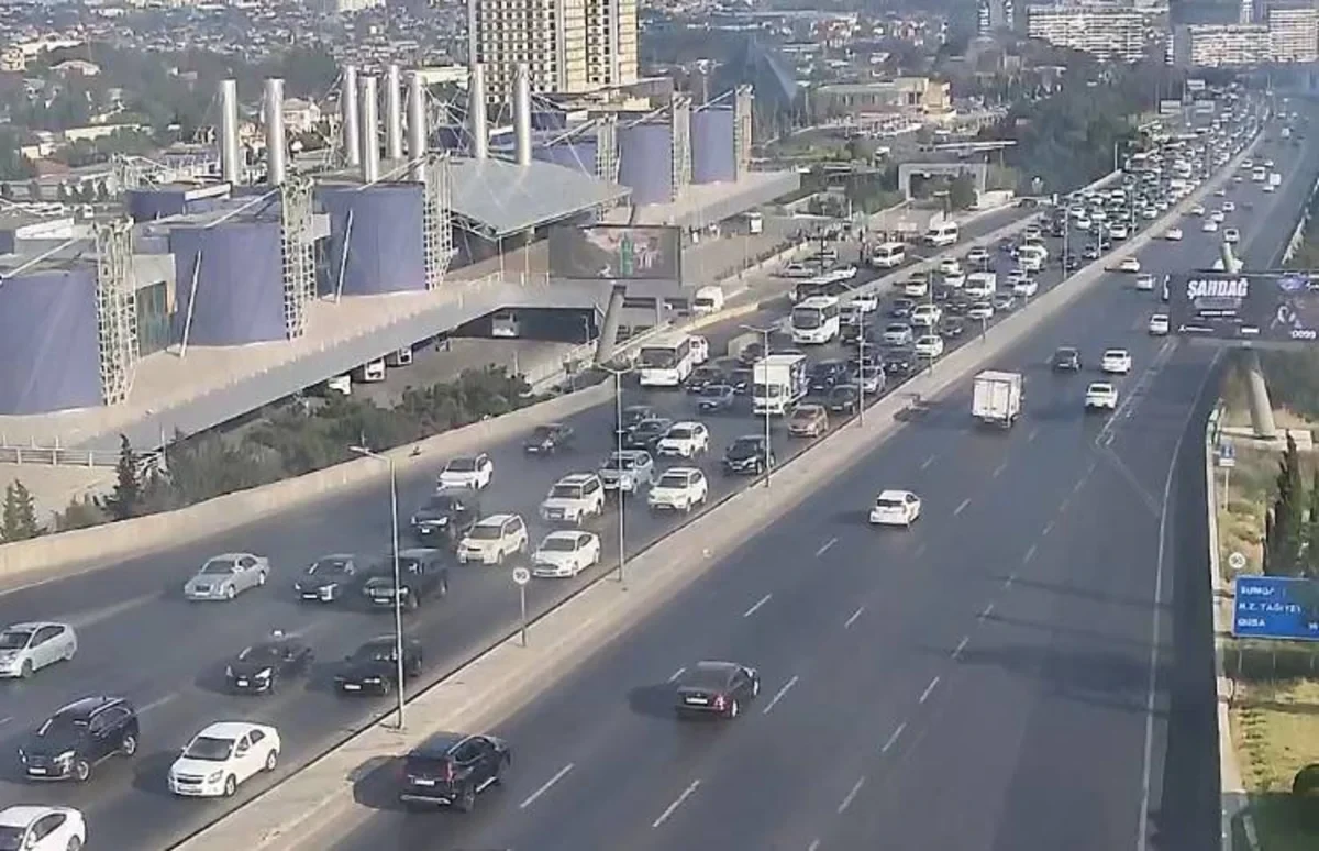 Paytaxtın bəzi küçələrində sıxlıq var