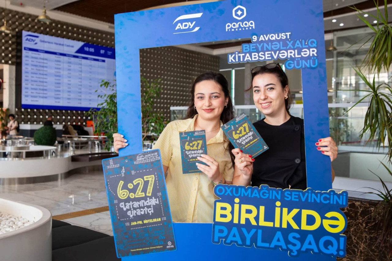ADY Beynəlxalq Kitabsevərlər Gününü sərnişinlərlə birlikdə qeyd etdi - FOTO