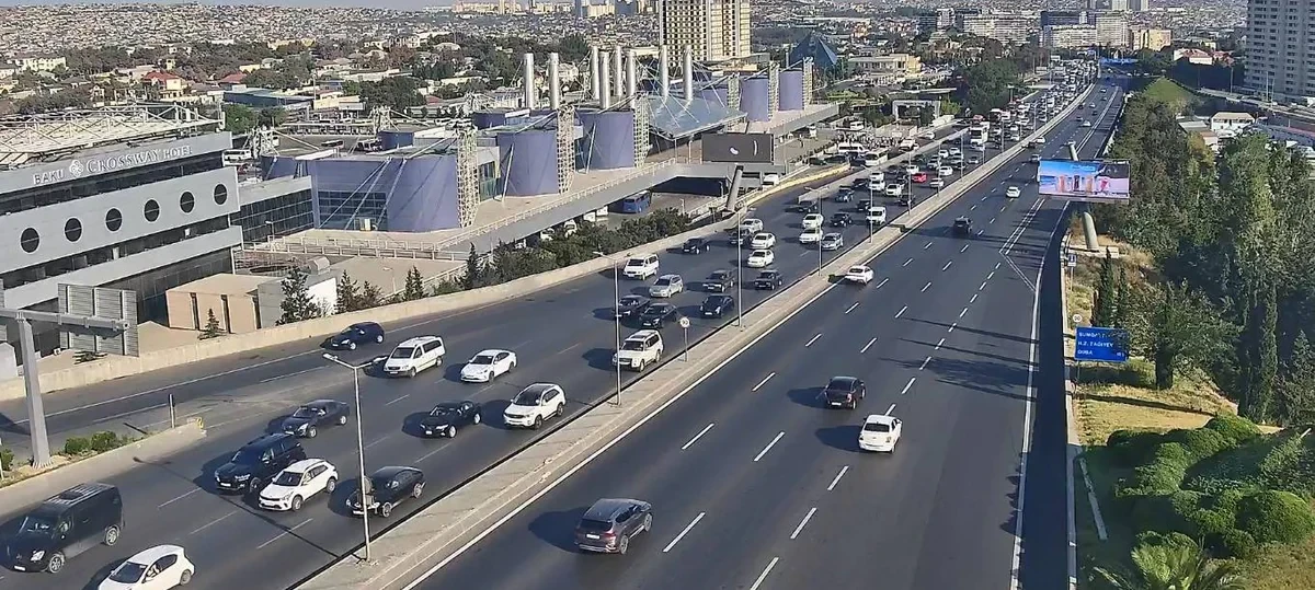 Paytaxtın bəzi küçələrində sıxlıq var