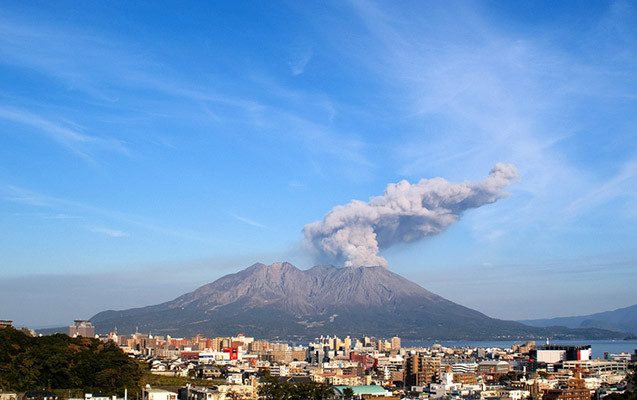 Etna vulkanı püskürdü - Uçuşlar ləğv olundu