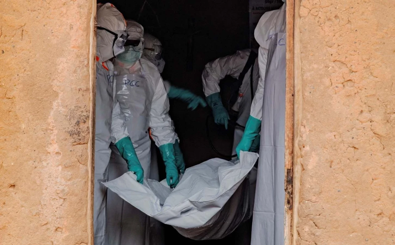 Ebola virusu sürətlənir - Ölənlərin sayı 2500-ü keçdi