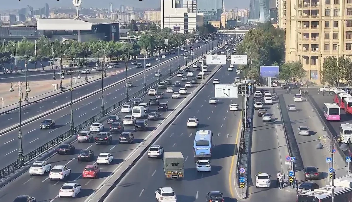 Paytaxtın bəzi küçələrində sıxlıq var
