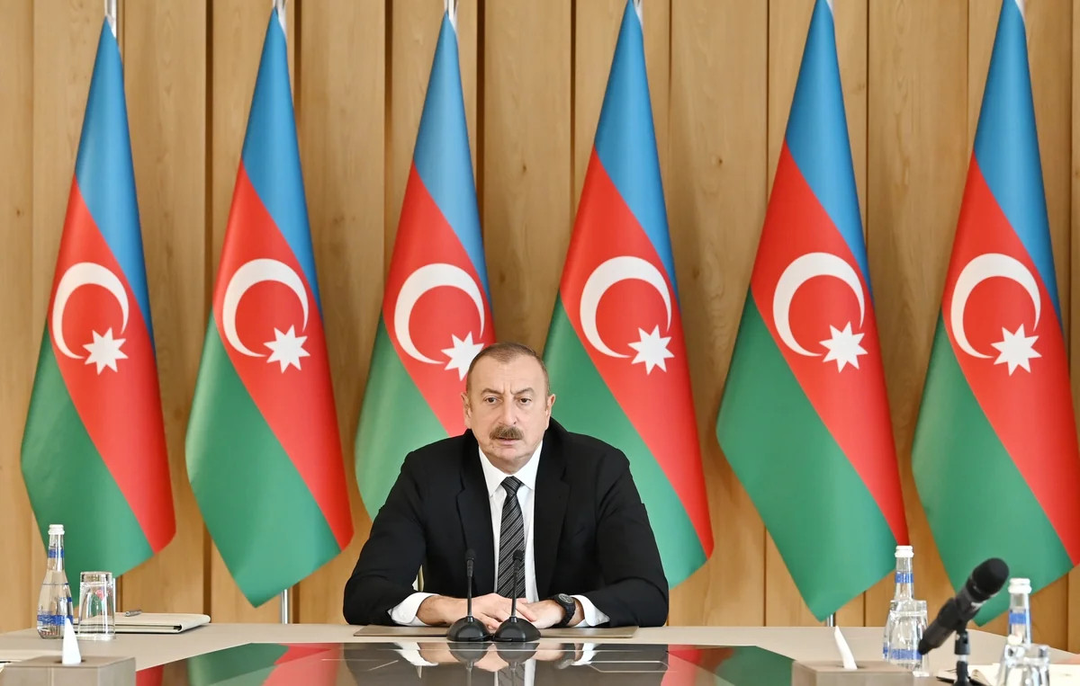 İlham Əliyev İsmayıl Samani türbəsi ilə tanışlıqla bağlı video paylaşıldı