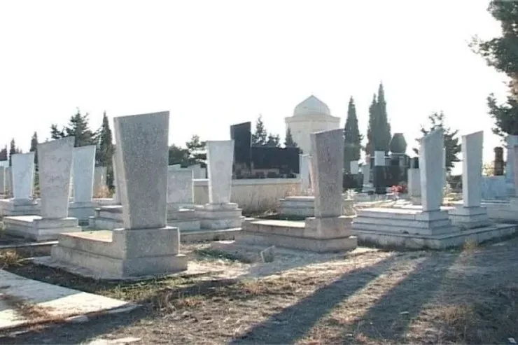 Salyanda qəbiristanlıqdan meyit tapıldı
