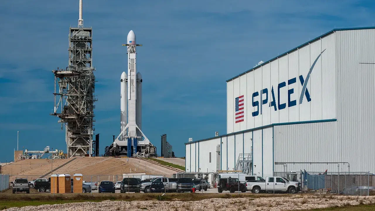 \"SpaceX\"dən yeni layihə - 100 milyard dollarlıq kosmik baza