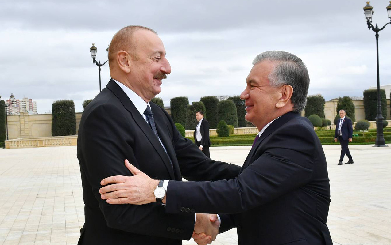 İlham Əliyev Mirziyoyevi təbrik etdi