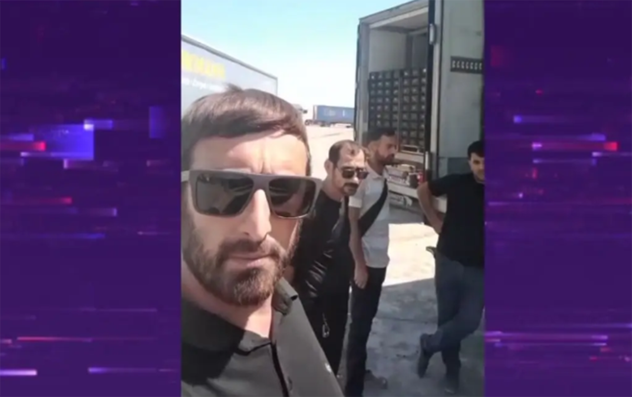 Azərbaycanlı sürücülər sərhəddə qalıblar: 100 minlik məhsul xarab oldu - VİDEO