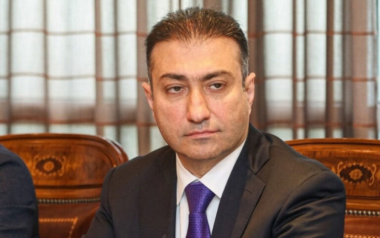 Anar Bayramov Vüqar Qurbanovun qohumunu işdən çıxardı