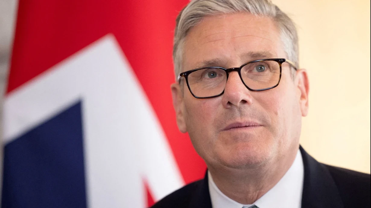 Starmer deputat mandatından istefa verdi