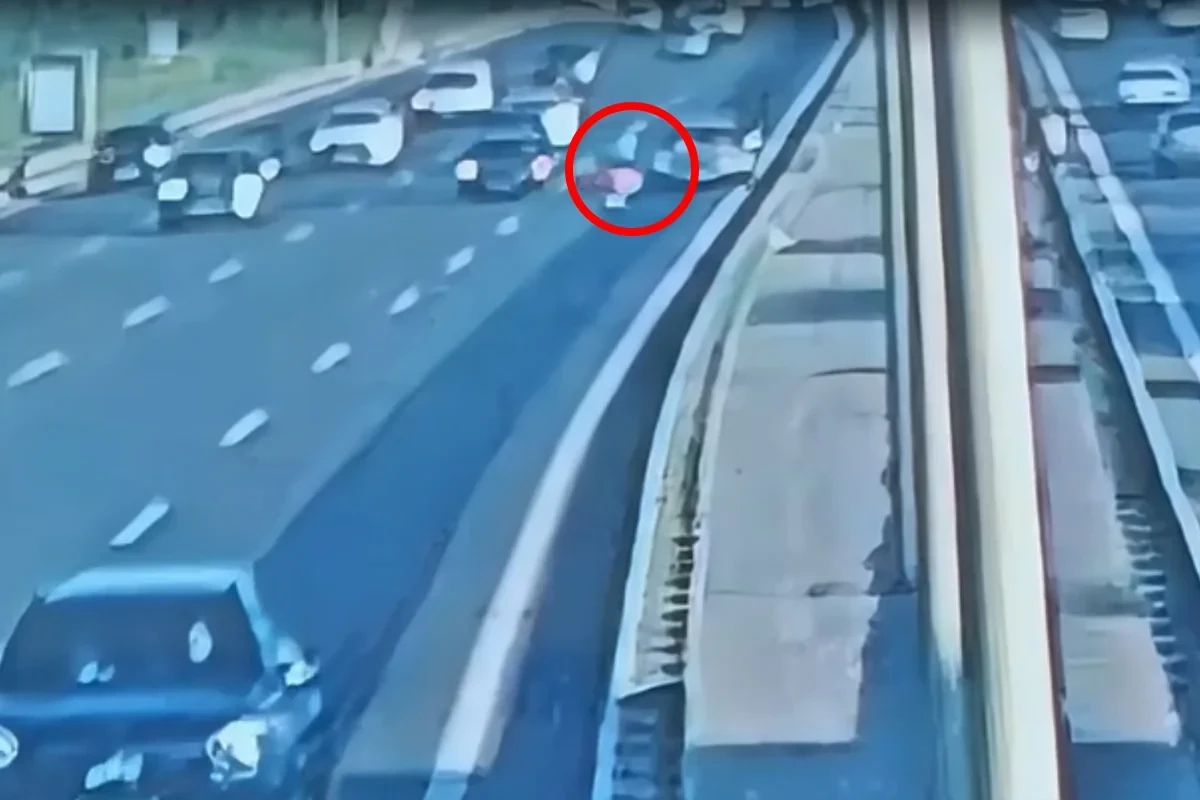 Yolunu qısaltmaq istədi, həyatından oldu - ANBAAN VİDEO