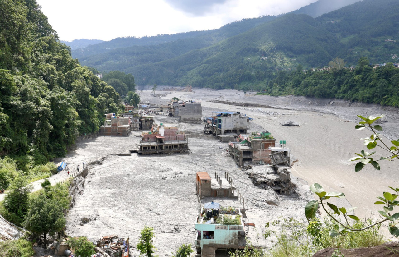 Nepalda ölənlərin sayı 1 300-ü ötdü