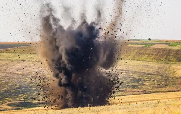 Ağdamda traktor minaya düşdü