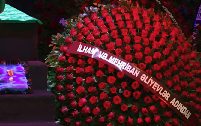 Prezident və birinci xanım Şarovskinin vida mərasiminə əkil göndərdilər&nbsp;