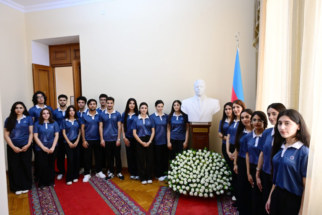 AHİK könüllüləri Prezident Kitabxanasında - FOTOLAR