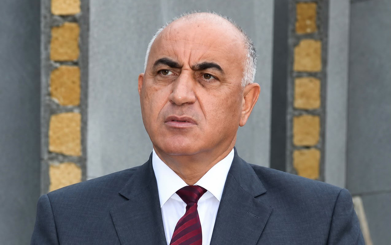Həbsdə ölən sabiq icra başçısının binası satışa çıxarıldı