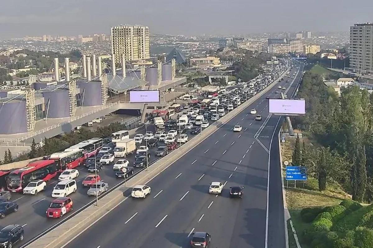 Bakıda bu yollarda var - SİYAHI