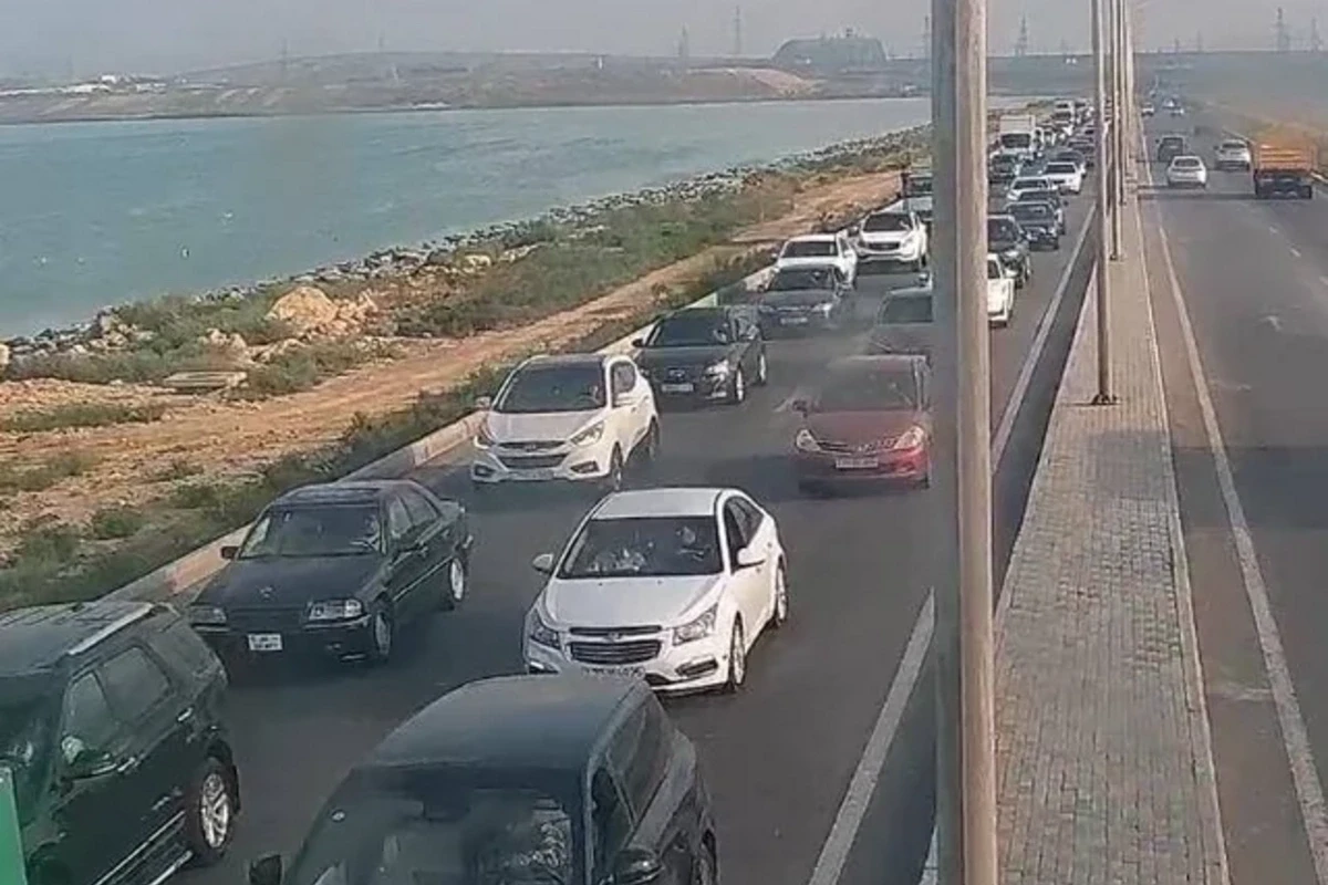 Bakıda 14 istiqamətdə tıxac var - SİYAHI