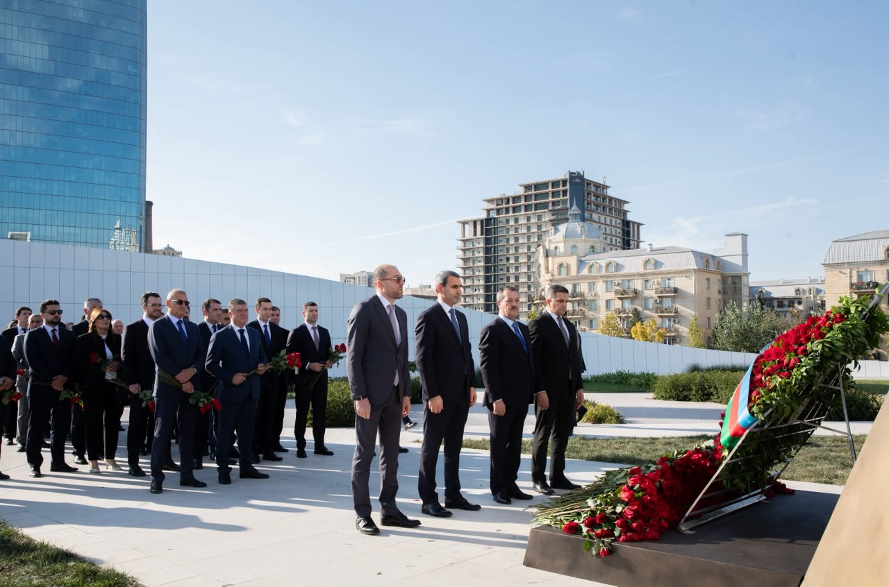 ADY rəhbərliyi Zəfər parkını ziyarət edib