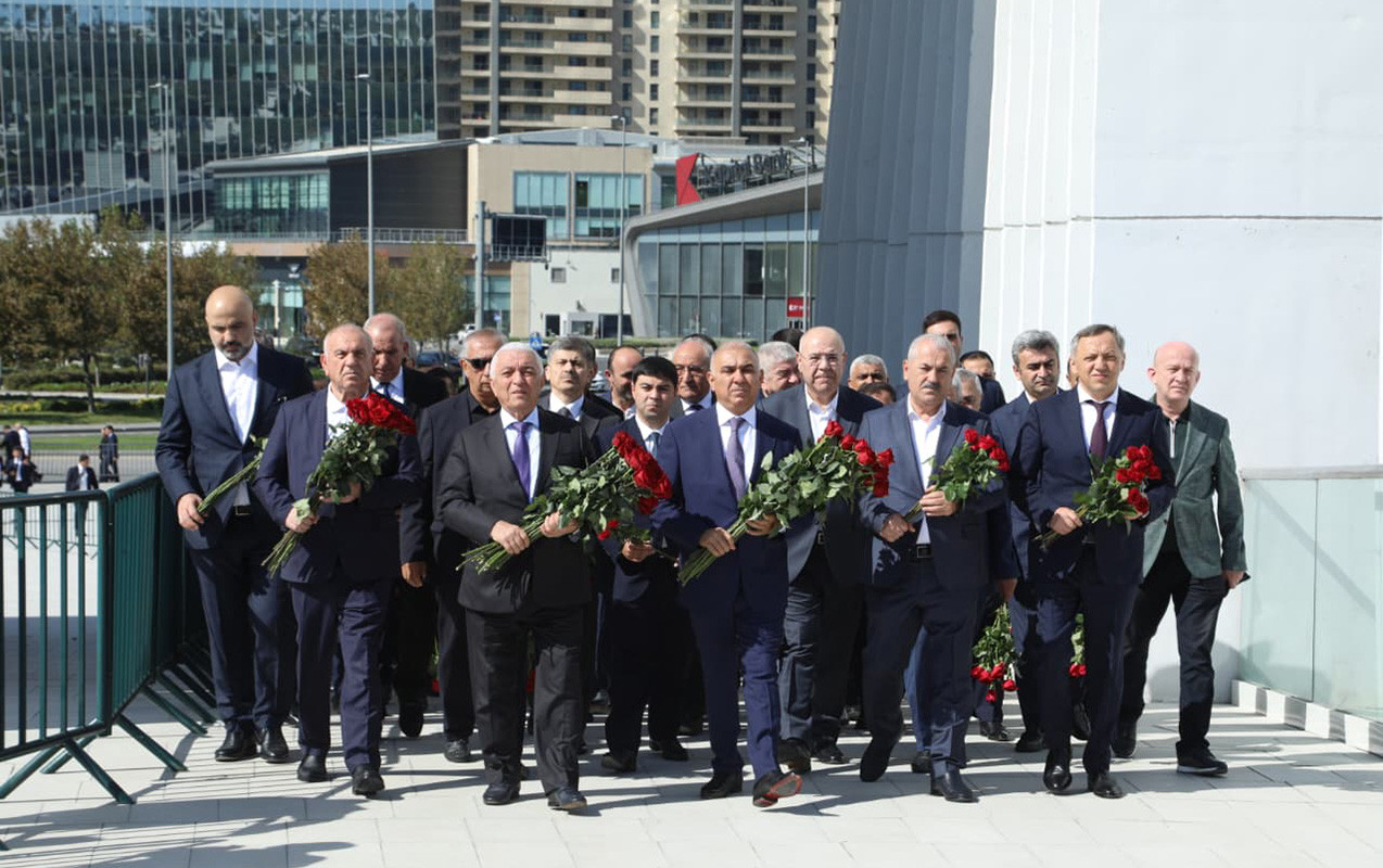 “AzərEnerji” və “Azərişıq” rəhbərliyi şəhidlərin xatirəsini andı - FOTOLAR