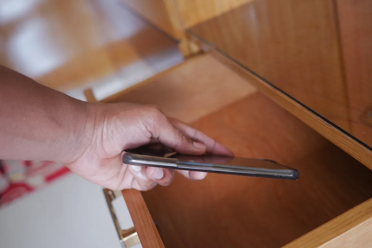 Bakıda \"hacı\" məşhur məsciddən \"iPhone 17 Pro\" oğurladı&nbsp;&nbsp;