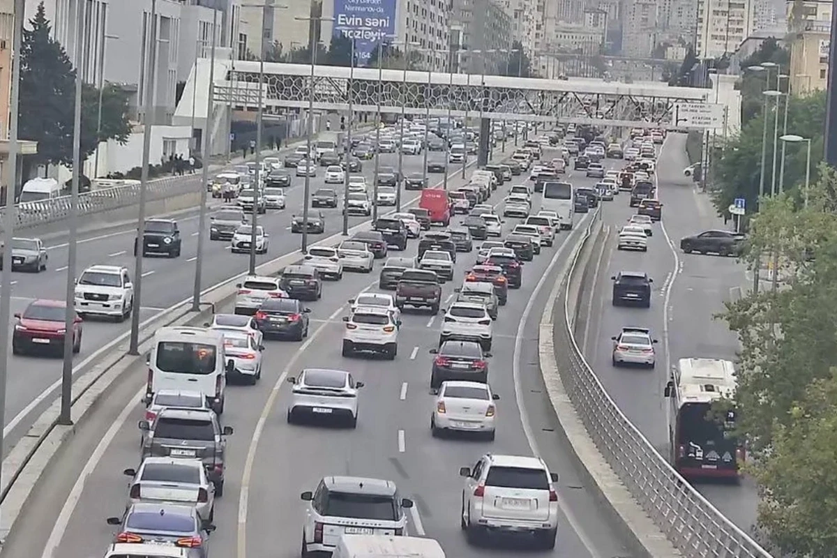 Bakının bəzi yollarında sıxlıq var - SİYAHI