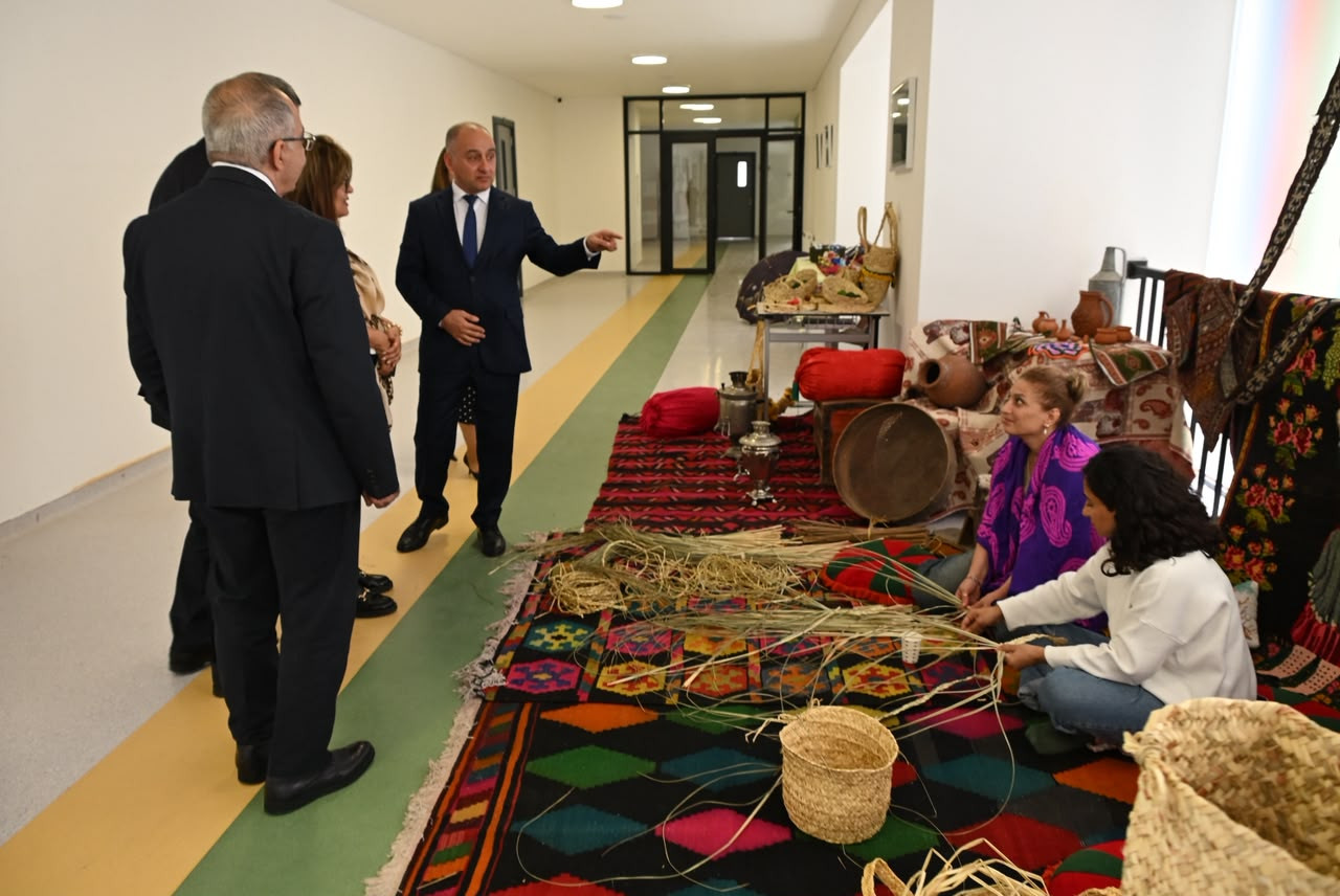 Cəbrayıl Şəhəri Günündə uşaqlar üçün rəsm üzrə ustad dərsləri və sərgi təşkil olunub