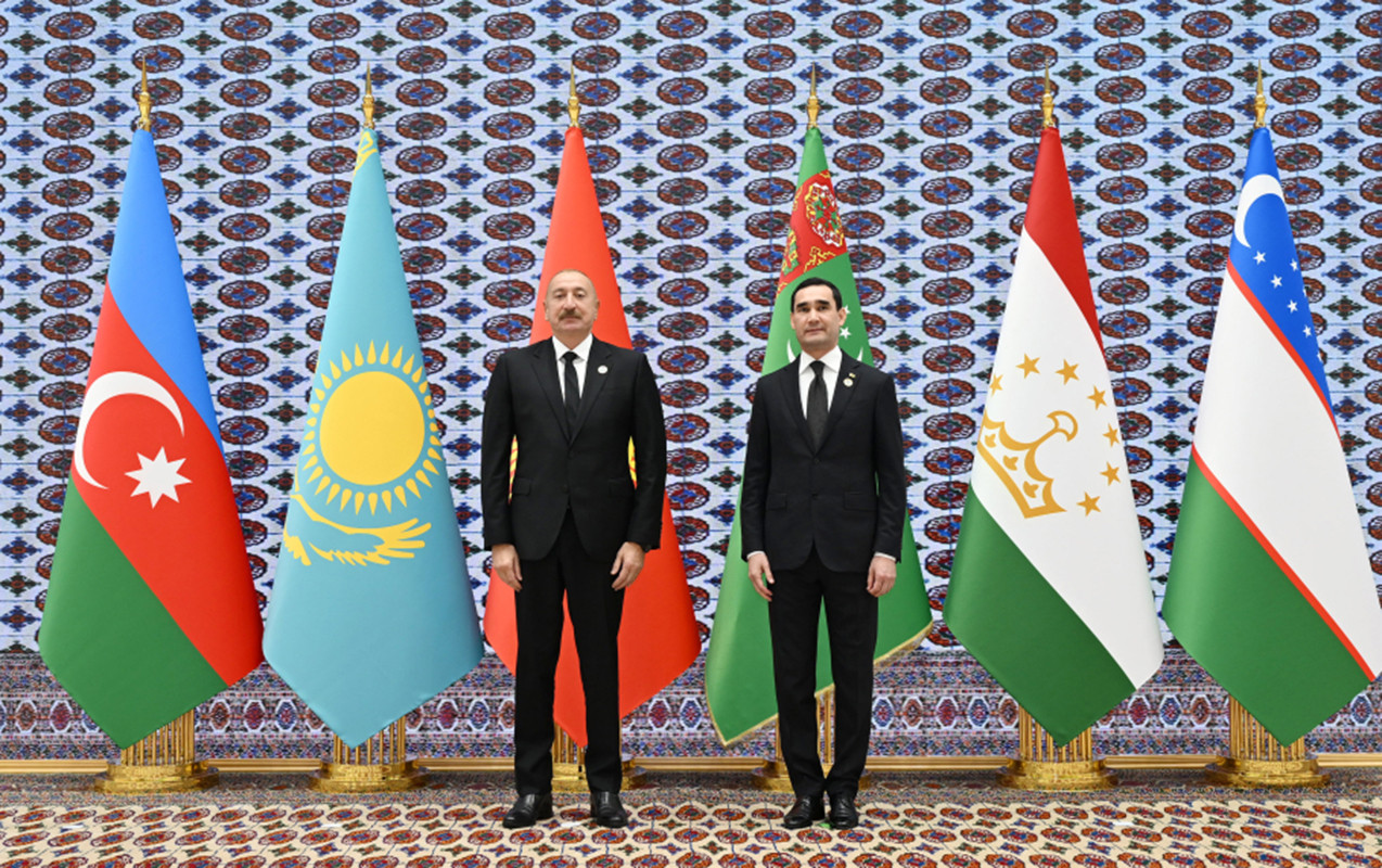 Berdiməhəmmədov Əliyevi qarşıladı - FOTOLAR