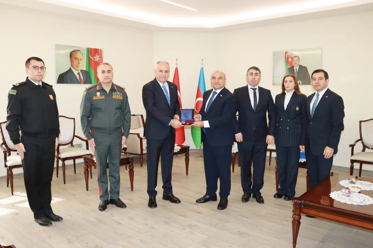 Türkiyəli generala Azərbaycanın hərbi əməkdaşlıq medalı təqdim olundu