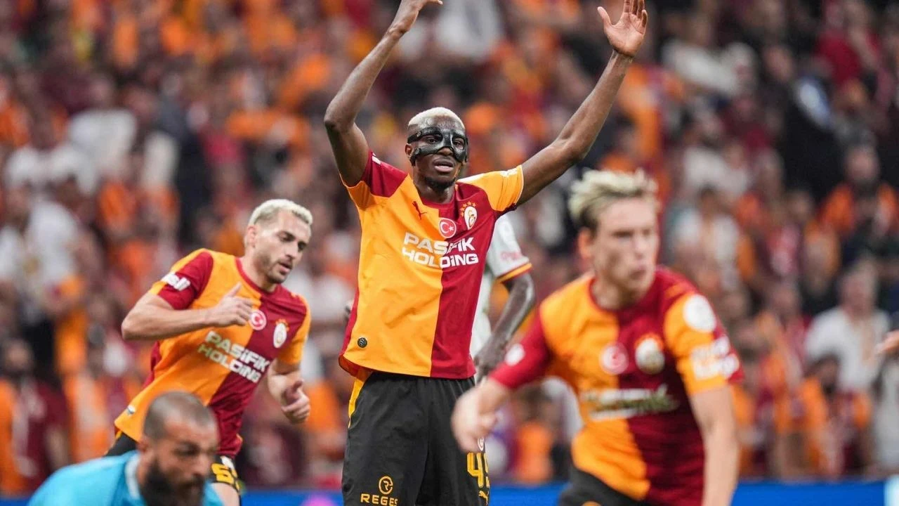 “Qalatasaray” üç xalı 3 qolla qazandı