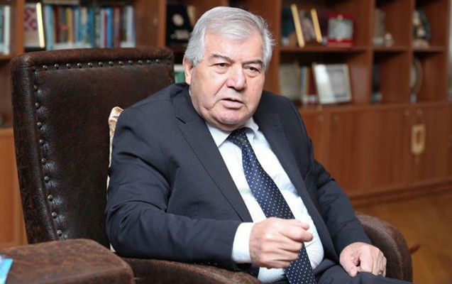 “Məktəbli qızların hicab taxmasını tələb edən valideynlərin narazılığını başa düşə bilmirəm” - Sabir Rüstəmxanlı 