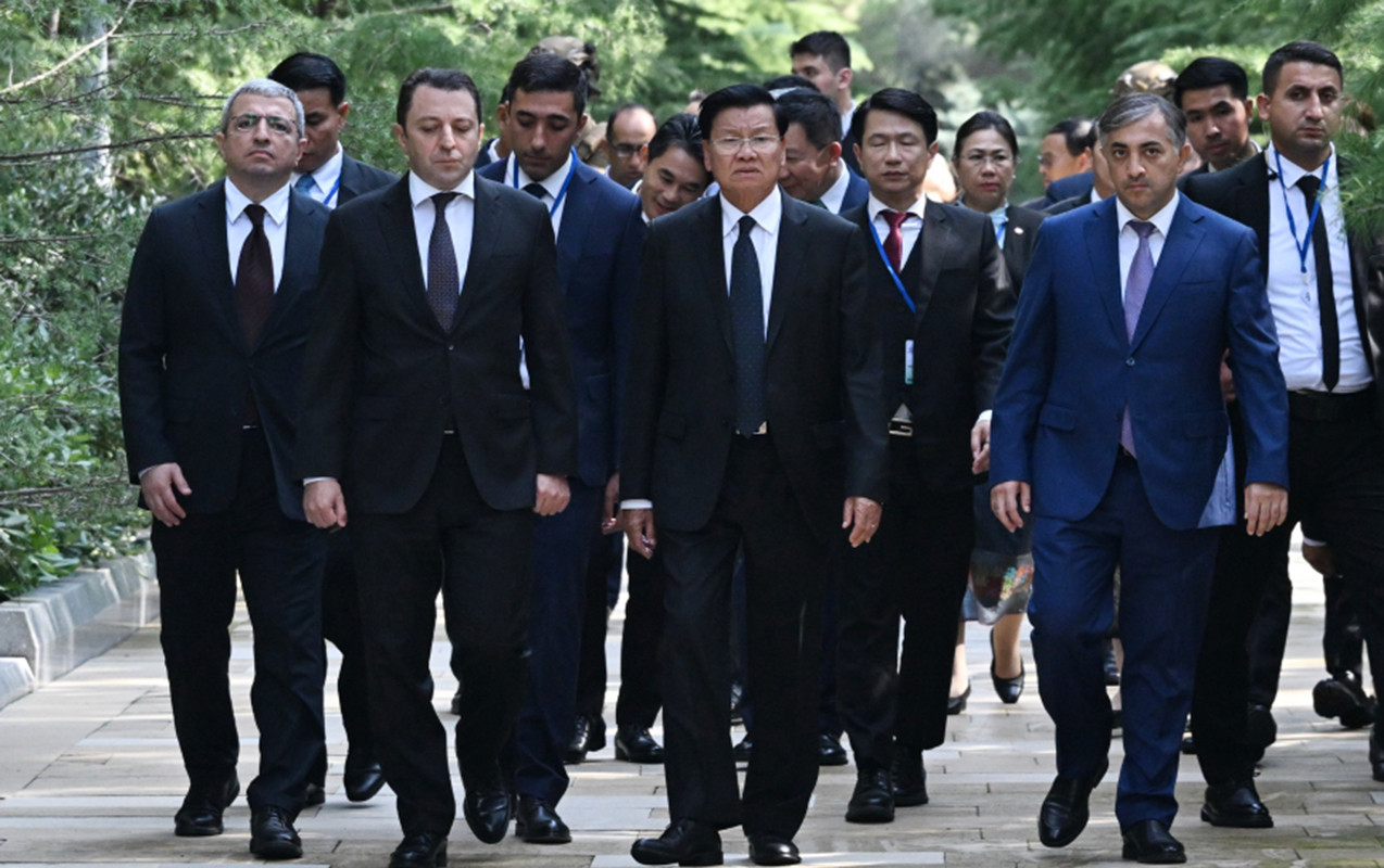 Laos Prezidenti Zəfər parkı və Fəxri xiyabanda - FOTOLAR (YENİLƏNDİ)