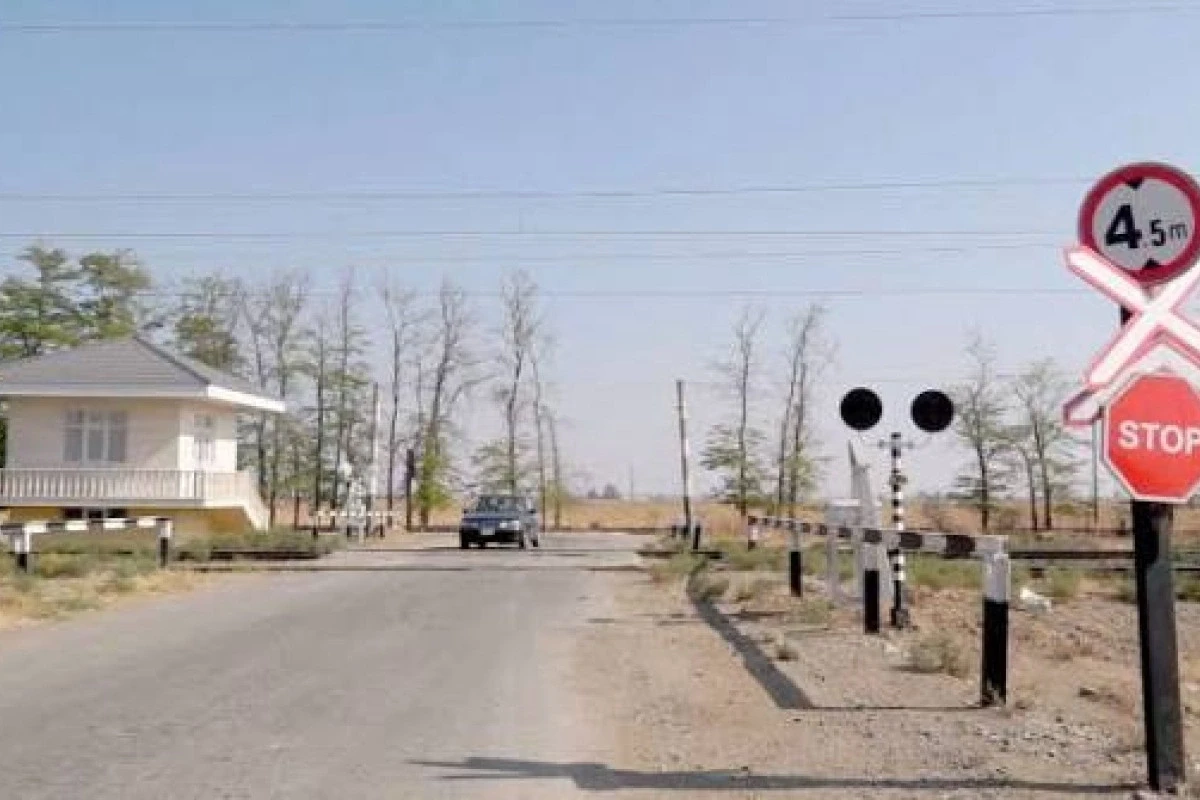 Polisdən sürücülərə dəmir yolu keçidləri ilə bağlı XƏBƏRDARLIQ 
