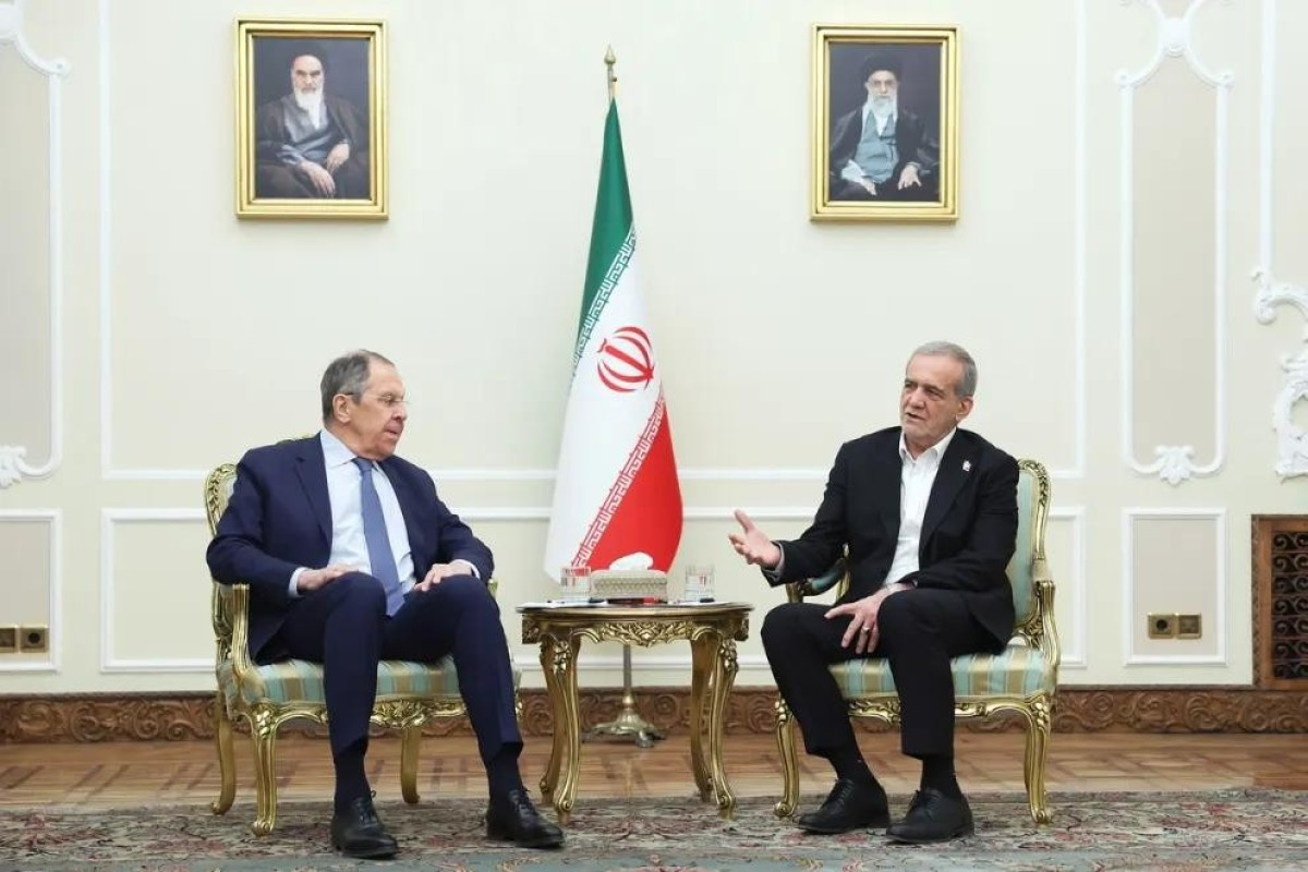 Pezeşkian Lavrovla müzakirə apardı