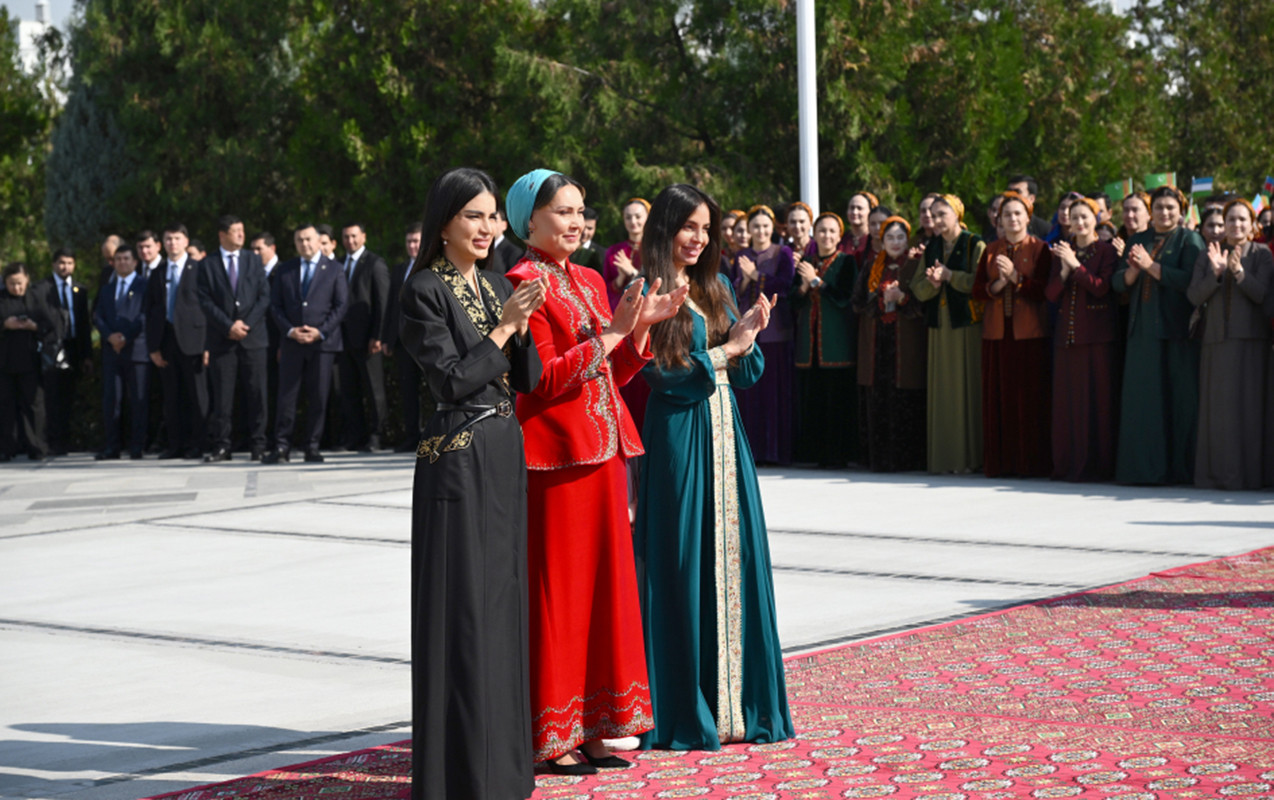 Leyla Əliyeva MAMA “Ana təbiət” beynəlxalq incəsənət sərgisində - FOTOLAR