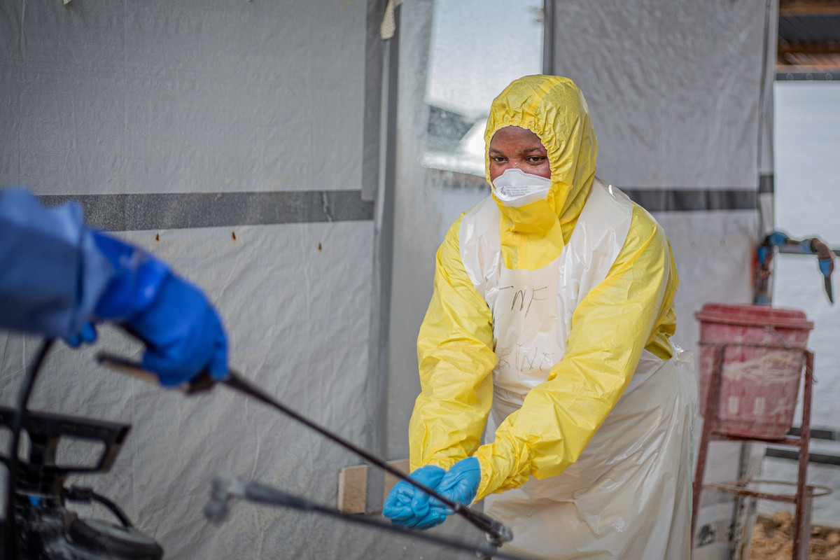 Ebola epidemiyası başqa ərazilərə yayıldı - 44 nəfər nəzarətə götürüldü
