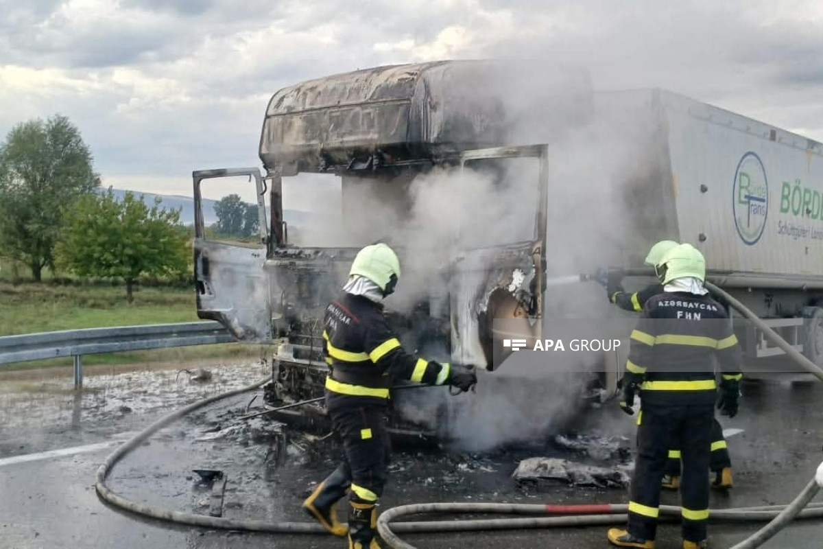Bakı-Qazax yolunda TIR yanıb - FOTO